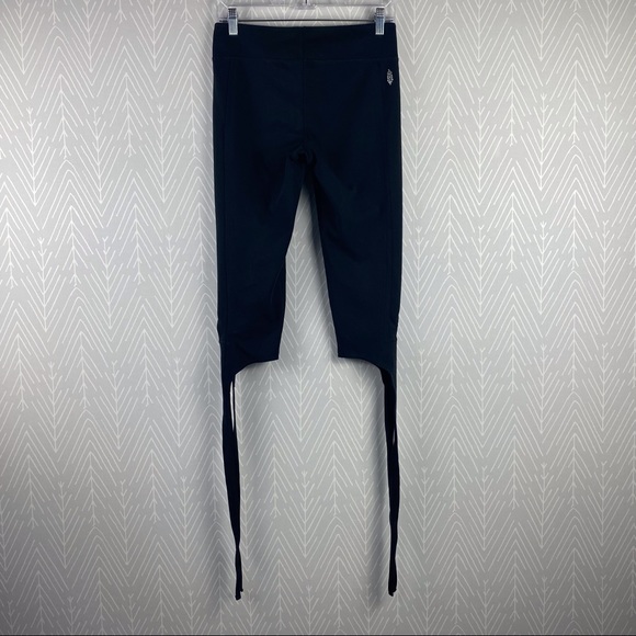 FREE PEOPLE MOVEMENT Turnout Leggings in Black - Picture 9 of 12